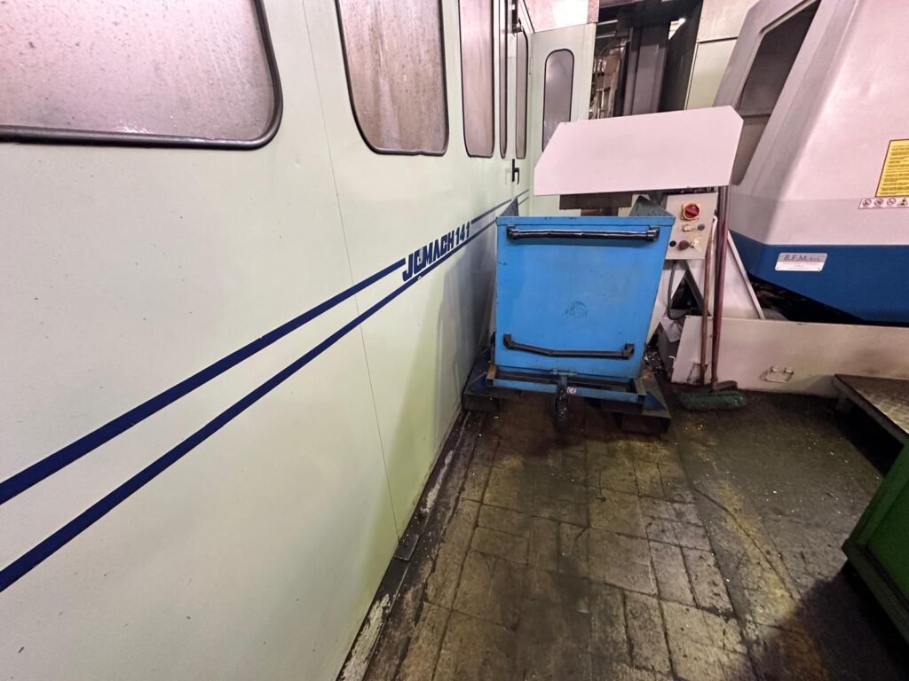 VMC JOBS JO MACH 141 machine tool macchinario commercio vendita 5